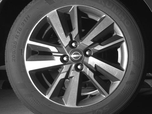 Used 2025 Nissan Versa SV FWD image 15