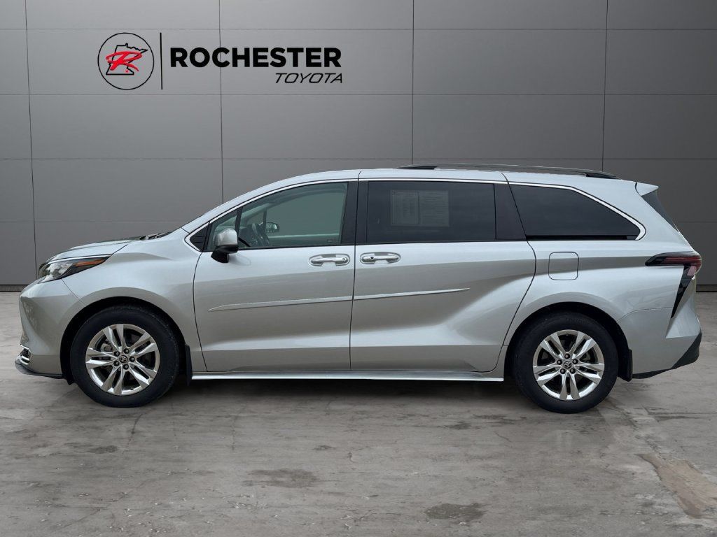 Used 2024 Toyota Sienna XLE w/ XLE Plus Package AWD/4WD image 2