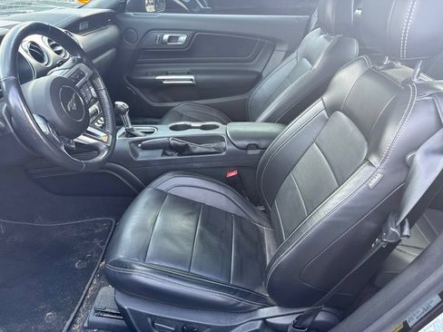 Used 2022 Ford Mustang GT Premium w/ Equipment Group 401A RWD image 9