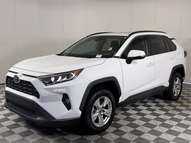 Used 2019 Toyota RAV4 XLE FWD image 2