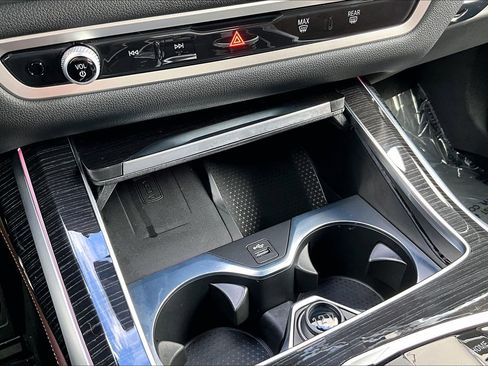 Used 2025 BMW X7 xDrive40i w/ M Sport Package image 34