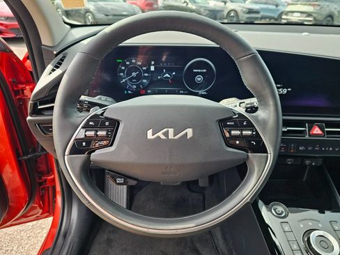 Certified 2023 Kia Niro Wind w/ Wind Preserve Package FWD image 11