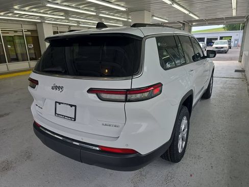 Used 2022 Jeep Grand Cherokee L Limited AWD/4WD image 5