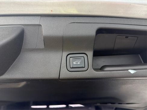 Used 2023 GMC Acadia SLE w/ Driver Convenience Package FWD image 41