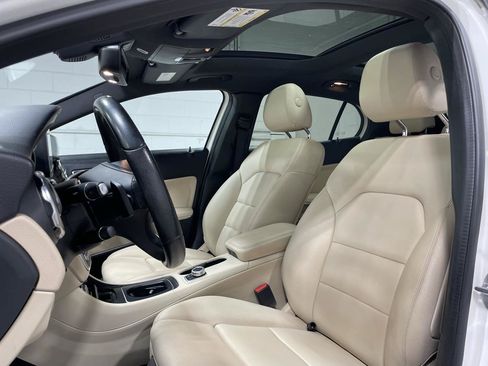 Used 2018 Mercedes-Benz GLA 250 4MATIC w/ Premium Package image 15