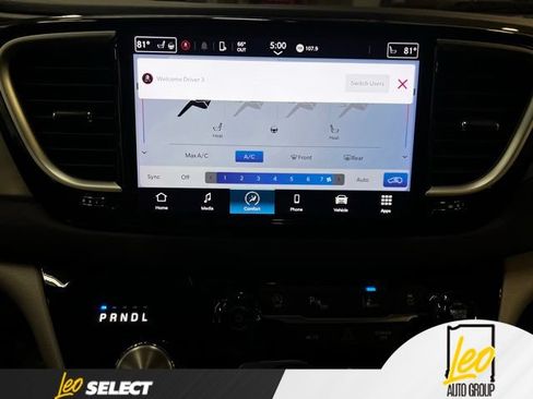 Used 2023 Chrysler Pacifica Touring-L FWD image 13