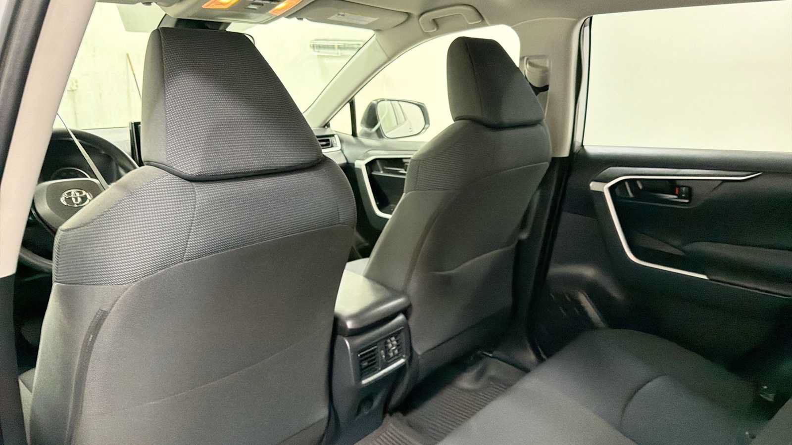Certified 2021 Toyota RAV4 LE AWD/4WD image 24