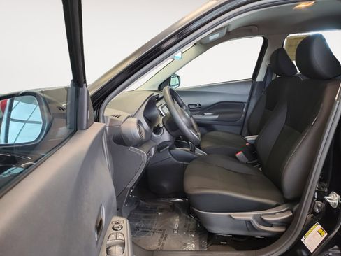 Certified 2025 Nissan Kicks Play S FWD image 24