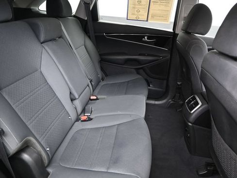 Used 2020 Kia Sorento LX w/ LX I4 Convenience Package AWD/4WD image 12
