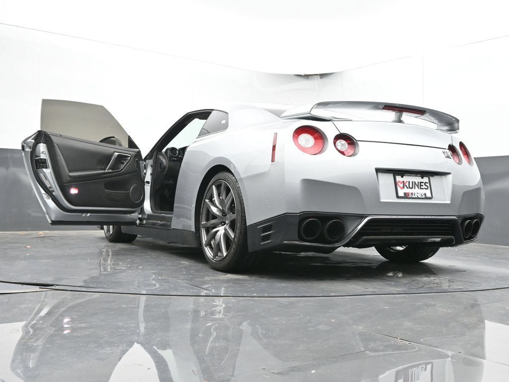Used 2012 Nissan GT-R Premium AWD/4WD image 72