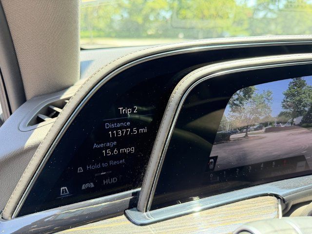 Used 2021 Cadillac Escalade Premium Luxury w/ Performance Package AWD/4WD image 17