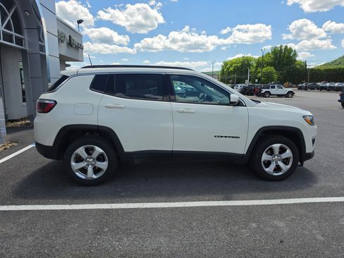 Used 2020 Jeep Compass Latitude w/ Cold Weather Group AWD/4WD image 2