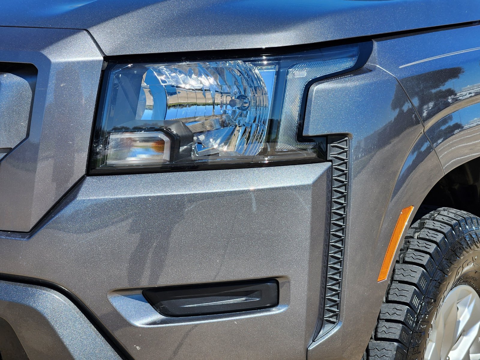 Used 2024 Nissan Frontier SV w/ Technology Package AWD/4WD image 10