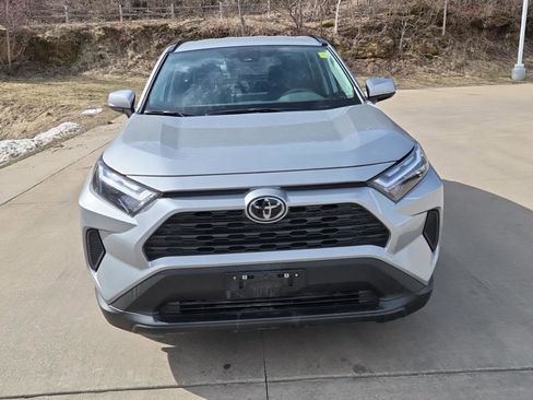 Used 2025 Toyota RAV4 XLE image 3