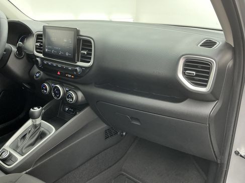Used 2025 Hyundai Venue SEL image 24