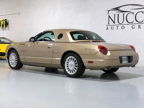 Used 2005 Ford Thunderbird image 25