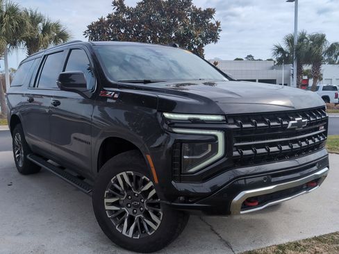 Used 2026 Chevrolet Suburban Z71 w/ Comfort Package image 2