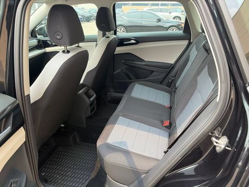 Certified 2023 Volkswagen Taos SE AWD/4WD image 13