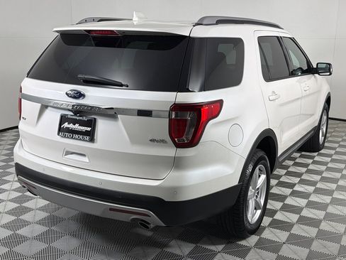 Used 2017 Ford Explorer XLT w/ Equipment Group 201A image 5