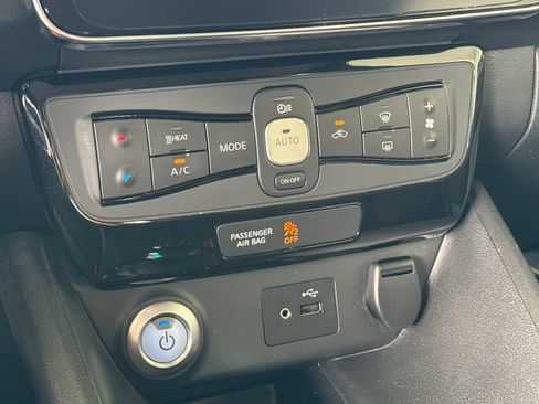 Used 2018 Nissan Leaf SV w/ Protection Package FWD image 19