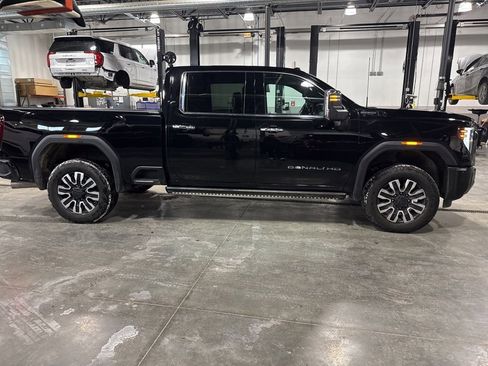 Used 2025 GMC Sierra 2500 Denali Ultimate image 2