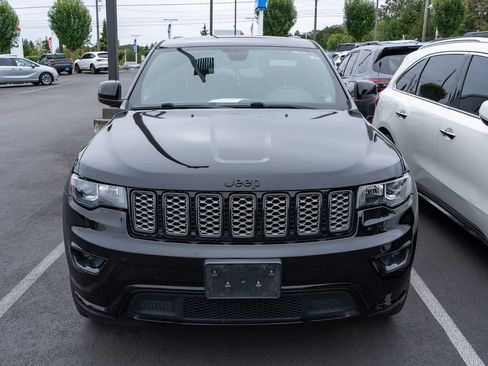 Used 2017 Jeep Grand Cherokee Altitude AWD/4WD image 2