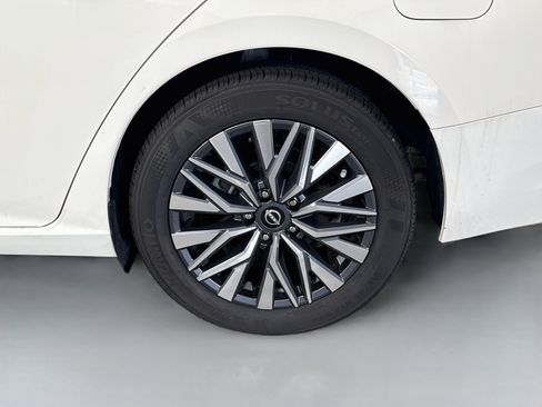 Used 2025 Nissan Altima 2.5 SV FWD image 37