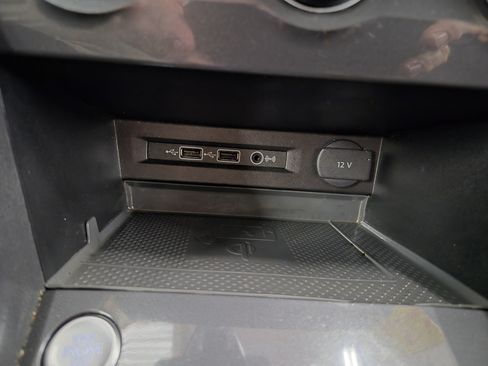 Used 2020 Volkswagen Tiguan SEL FWD image 32