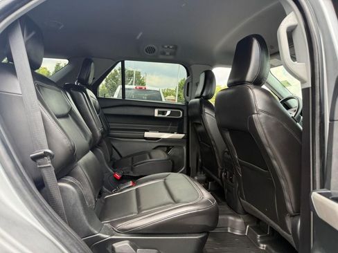 Used 2022 Ford Explorer XLT w/ Equipment Group 202A AWD/4WD image 10