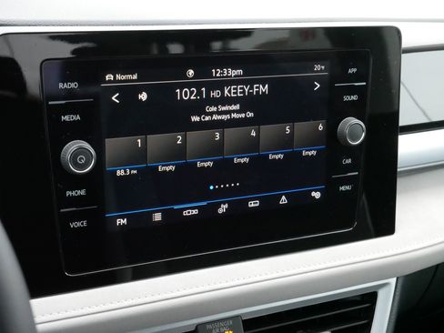 Used 2025 Volkswagen Taos SE image 22