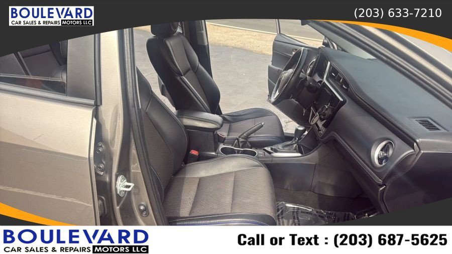 Used 2018 Toyota Corolla SE w/ SE Premium Package FWD image 34