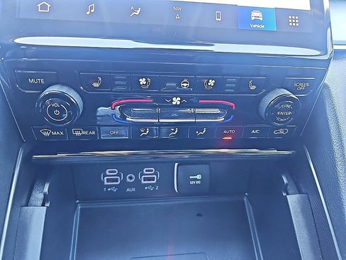 Used 2024 Jeep Grand Cherokee Limited w/ Luxury Tech Group II AWD/4WD image 27
