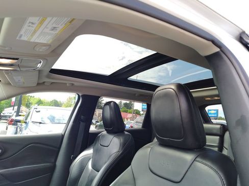 Used 2016 Jeep Cherokee Limited AWD/4WD image 10