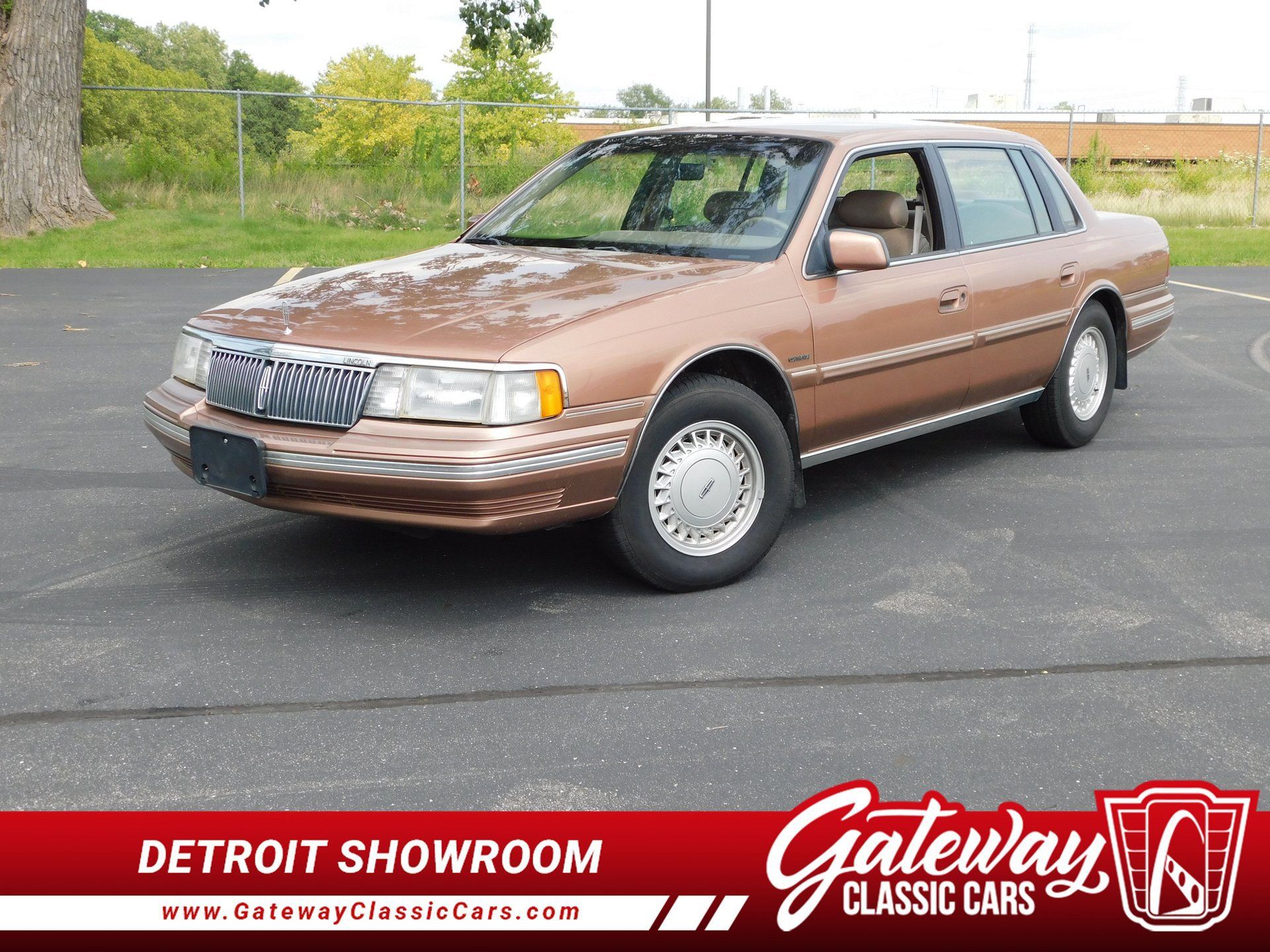 Used 1992 Lincoln Continental Executive FWD image 1