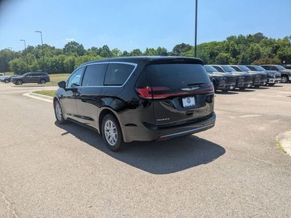 New 2026 Chrysler Pacifica Select
