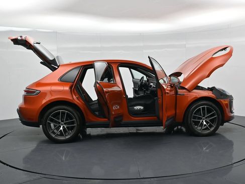 Certified 2024 Porsche Macan AWD/4WD image 23
