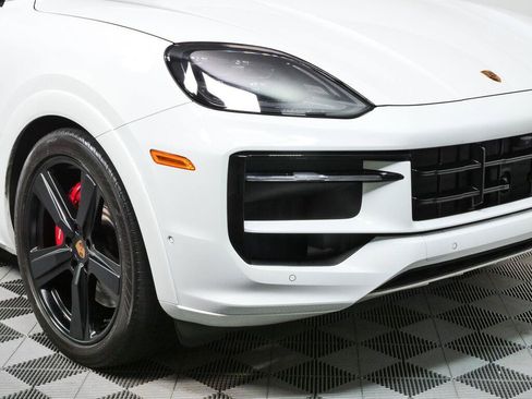 Used 2025 Porsche Cayenne GTS AWD/4WD image 3
