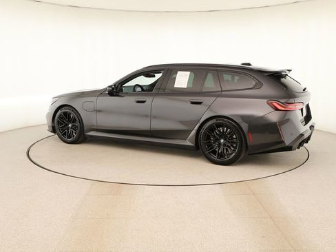 Used 2026 BMW M5 Touring AWD/4WD image 3