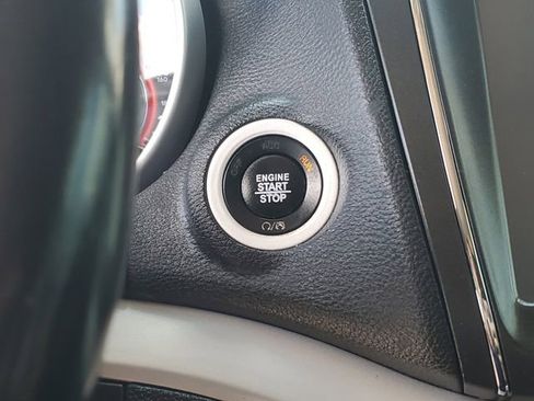 Used 2019 Dodge Journey SE FWD image 18