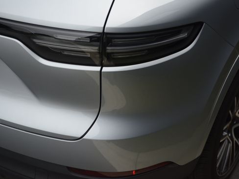 Certified 2023 Porsche Cayenne AWD/4WD image 36