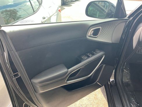 Used 2025 Kia Soul LX w/ LX Technology Package image 18