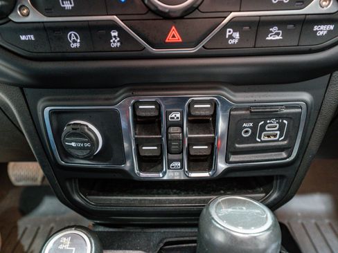 Used 2023 Jeep Gladiator Overland image 23