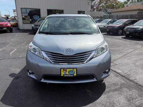 Used 2016 Toyota Sienna XLE w/ XLE Navigation Package FWD image 2