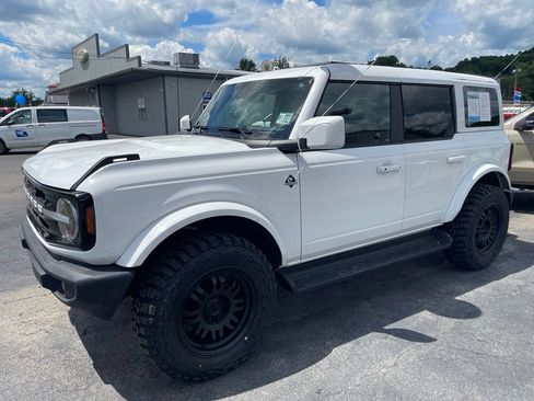 Used 2025 Ford Bronco Outer Banks AWD/4WD image 2