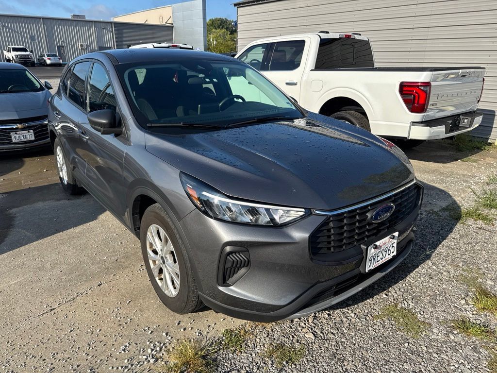 Used 2025 Ford Escape Active FWD image 2
