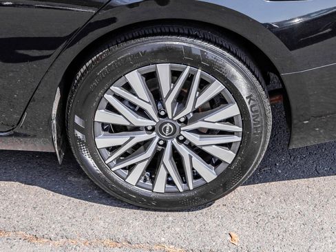 Used 2025 Nissan Altima 2.5 SV image 13