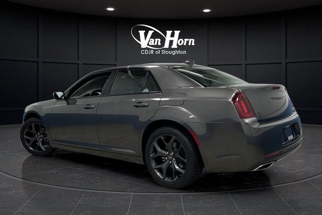 Used 2023 Chrysler 300 Touring w/ Sport Appearance Package RWD image 3