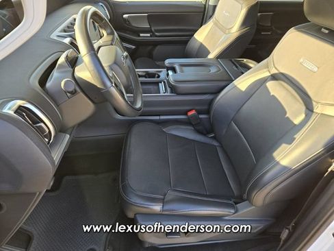 Used 2025 Ford Expedition Platinum AWD/4WD image 10