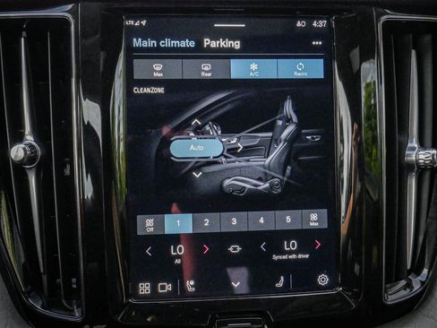 Used 2025 Volvo XC60 B5 Plus w/ Climate Package image 23