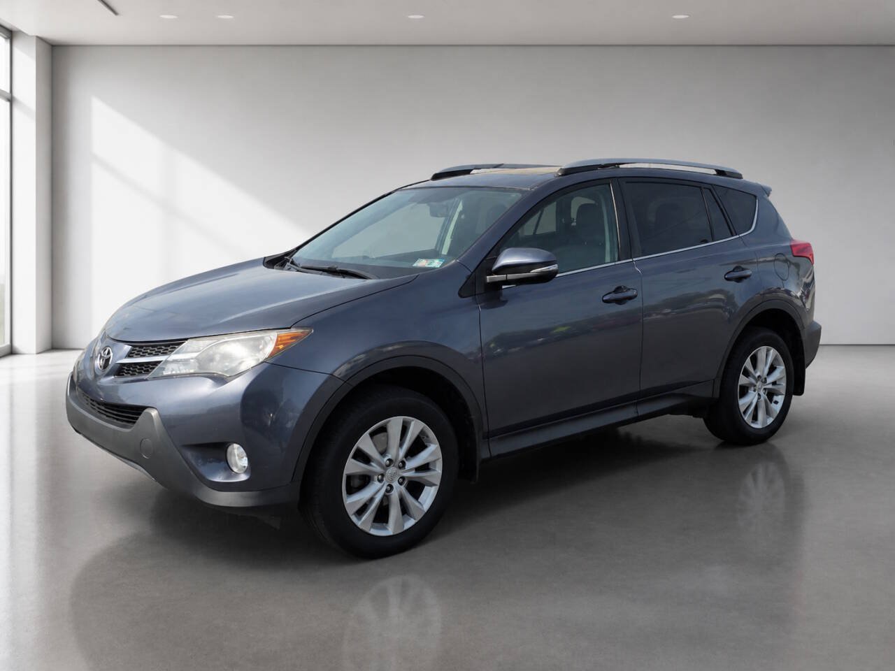 Used 2013 Toyota RAV4 Limited AWD/4WD image 2
